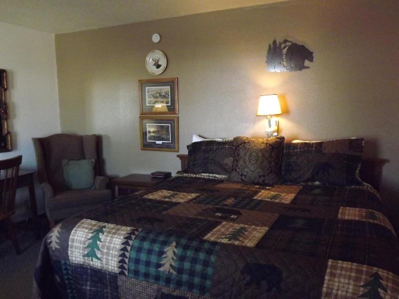 Crest Country Inn image
