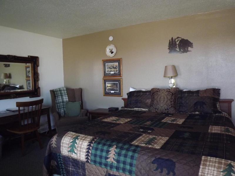 Crest Country Inn image