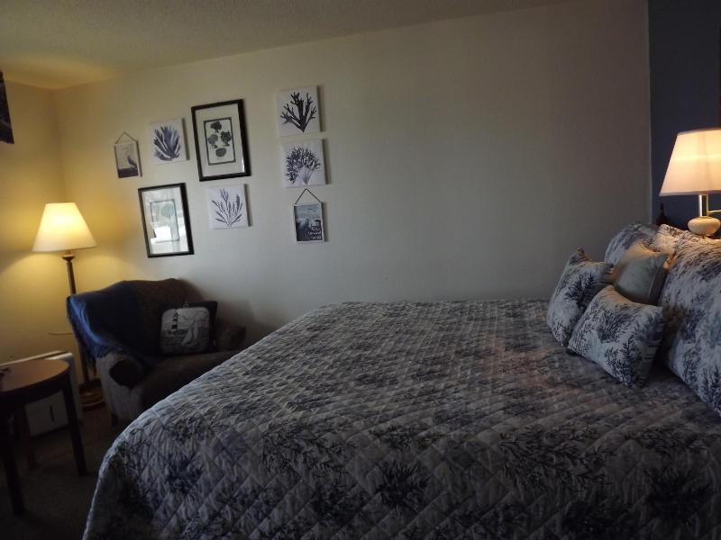 Crest Country Inn image