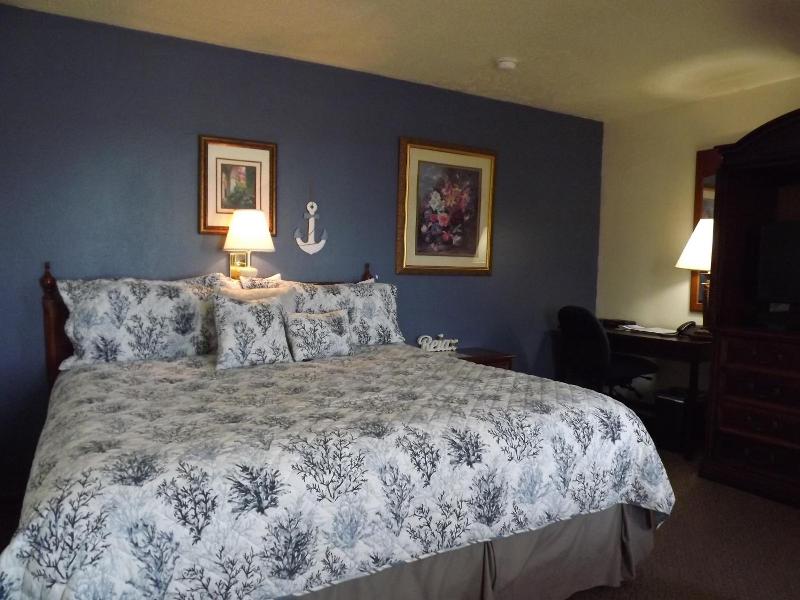 Crest Country Inn image