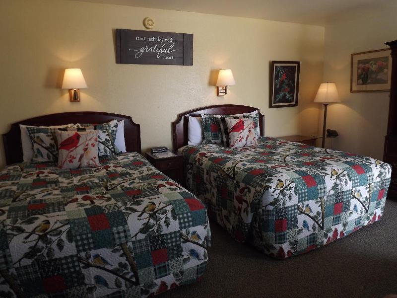 Crest Country Inn image