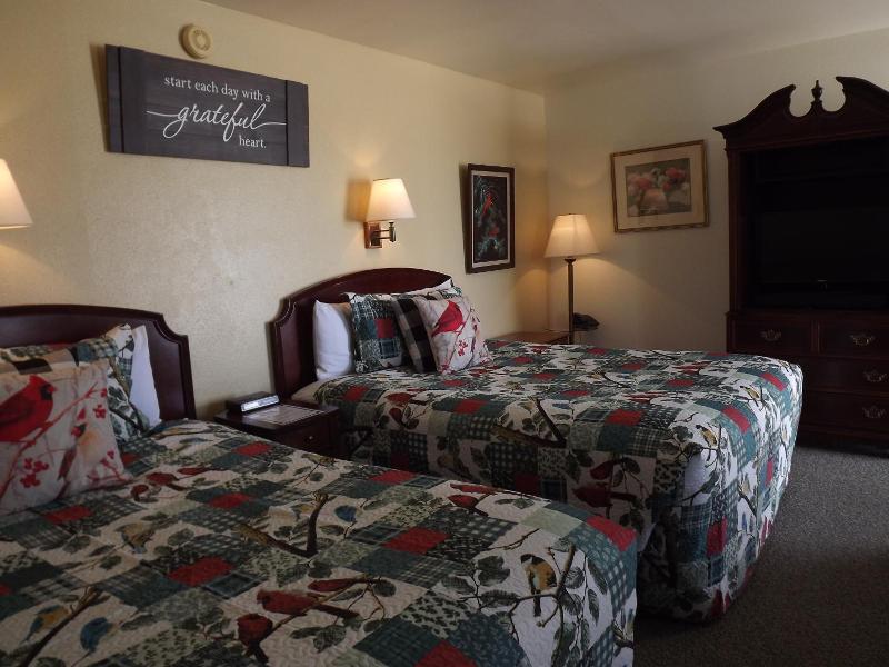 Crest Country Inn image