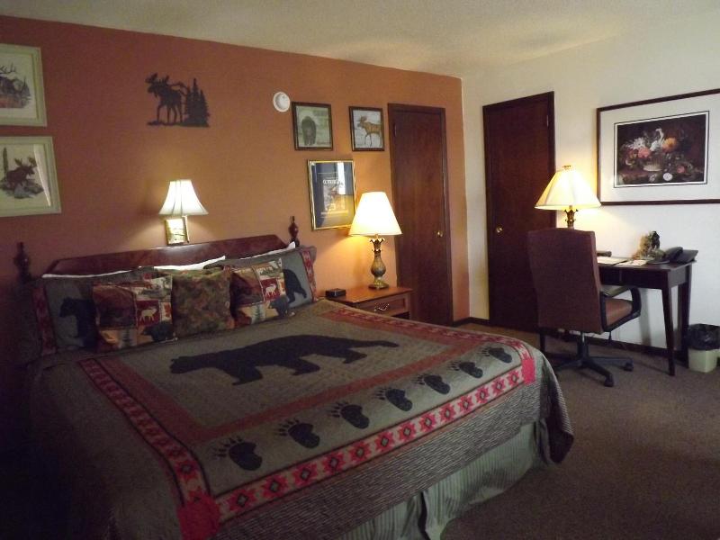 Crest Country Inn image