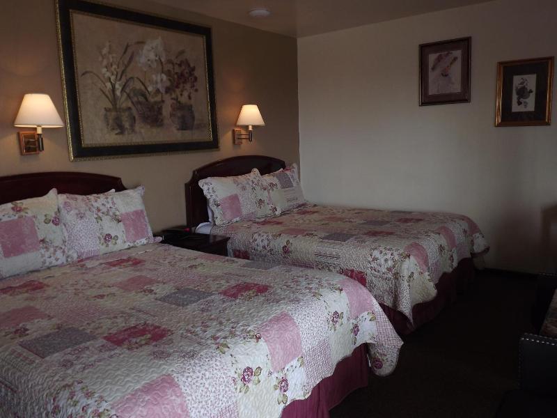 Crest Country Inn image