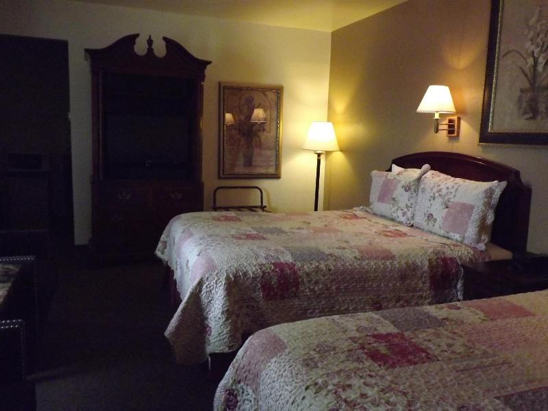 Crest Country Inn image