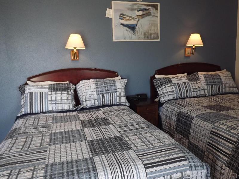 Crest Country Inn image