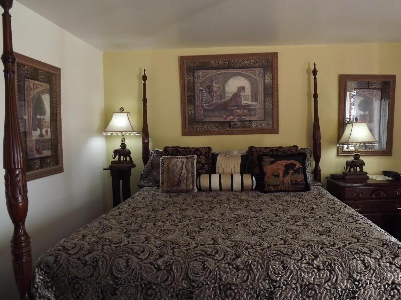 Crest Country Inn image
