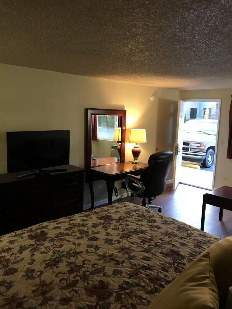 Smokey Point Motor Inn image