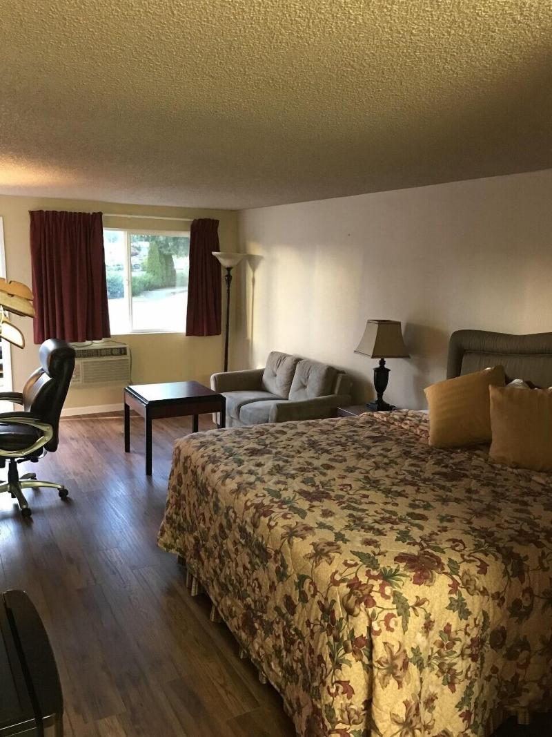 Smokey Point Motor Inn - Image 5