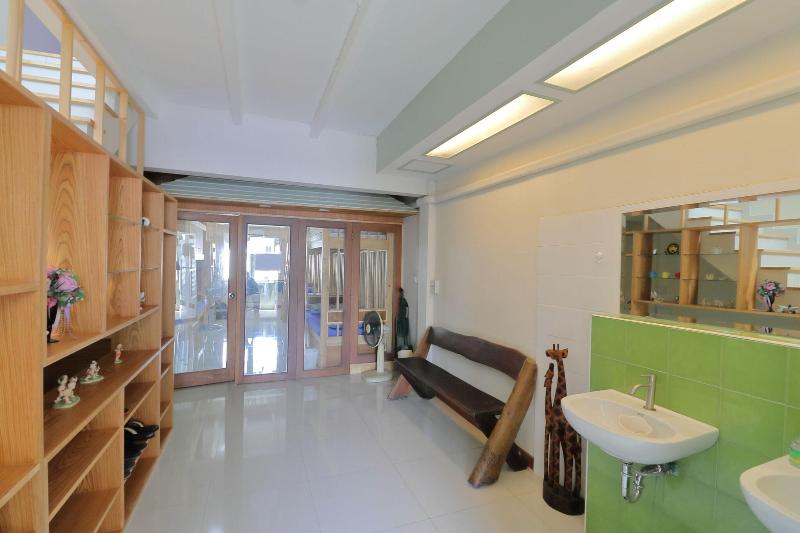 OYO 872 Saen Sabai Hostel 4