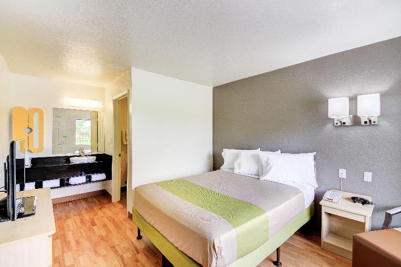 Studio 6 Midwest City, OK - Oklahoma City image