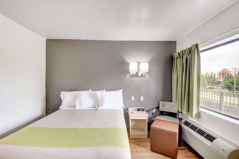 Studio 6 Midwest City, OK - Oklahoma City image