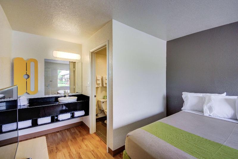 Studio 6 Midwest City, OK - Oklahoma City image