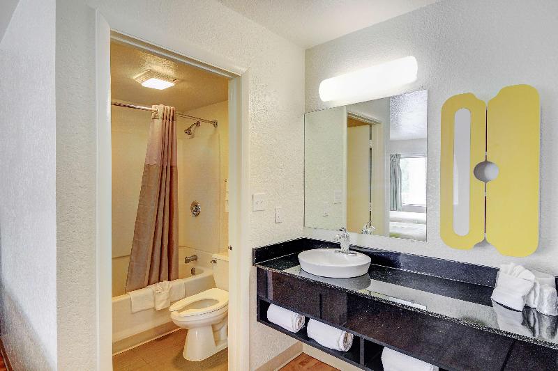 Studio 6 Midwest City, OK - Oklahoma City image