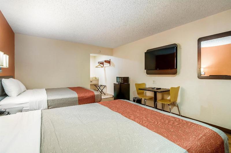 Motel 6 Winnie, TX image