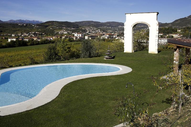 La Fonte Degli Dei Wine Relais Adults Only image
