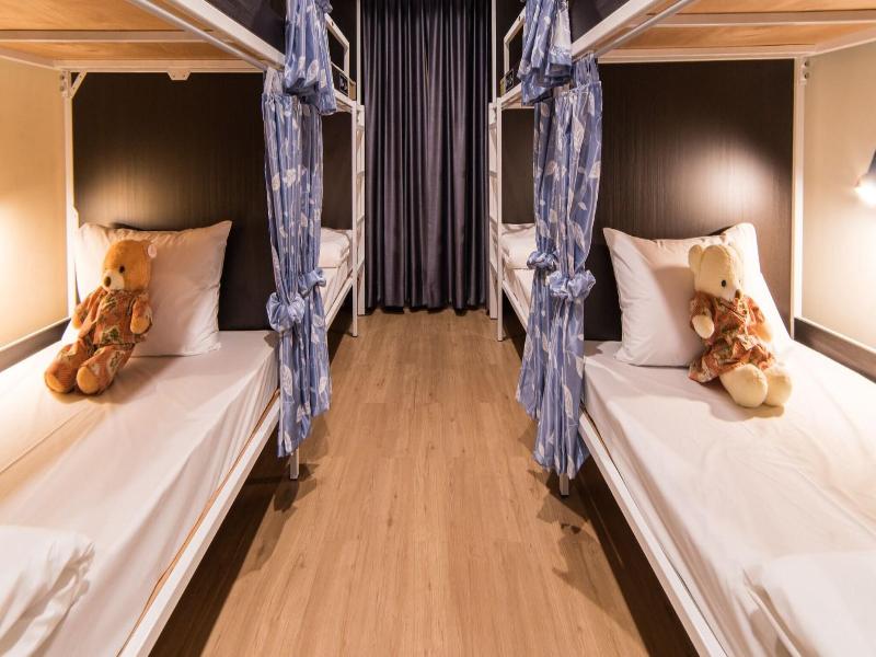 Napa Hostel Samrong Station image