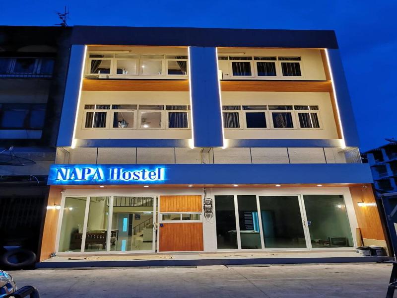 Napa Hostel Samrong Station image