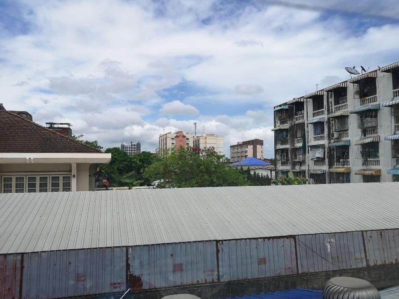 Napa Hostel Samrong Station image