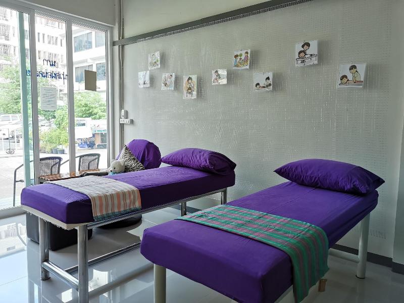 Napa Hostel Samrong Station image