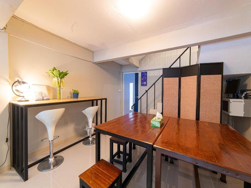Napa Hostel Samrong Station image