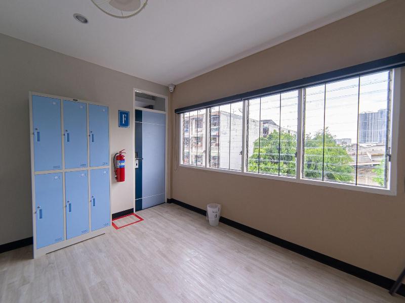 Napa Hostel Samrong Station image