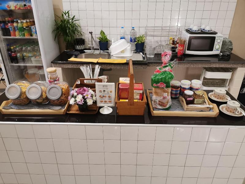 Napa Hostel Samrong Station image