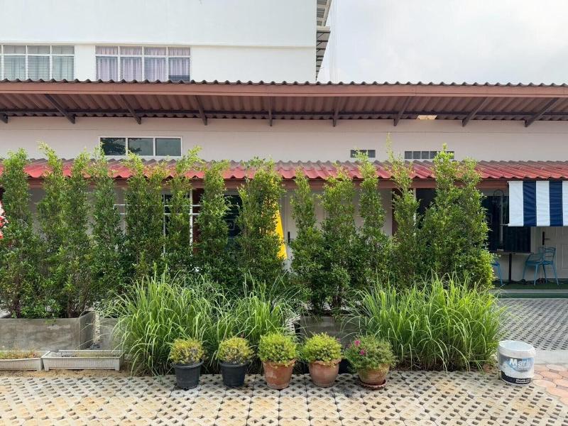 Napa Hostel Samrong Station image