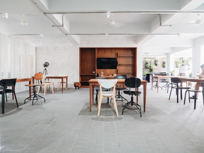Loyy Hotel - Hostel