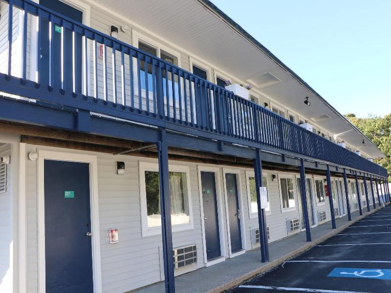 Howard Johnson by Wyndham West Yarmouth/Cape Cod image