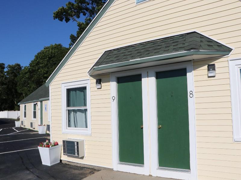 Howard Johnson by Wyndham West Yarmouth/Cape Cod image