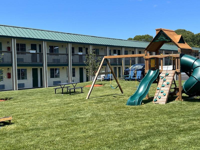 Howard Johnson by Wyndham West Yarmouth/Cape Cod image