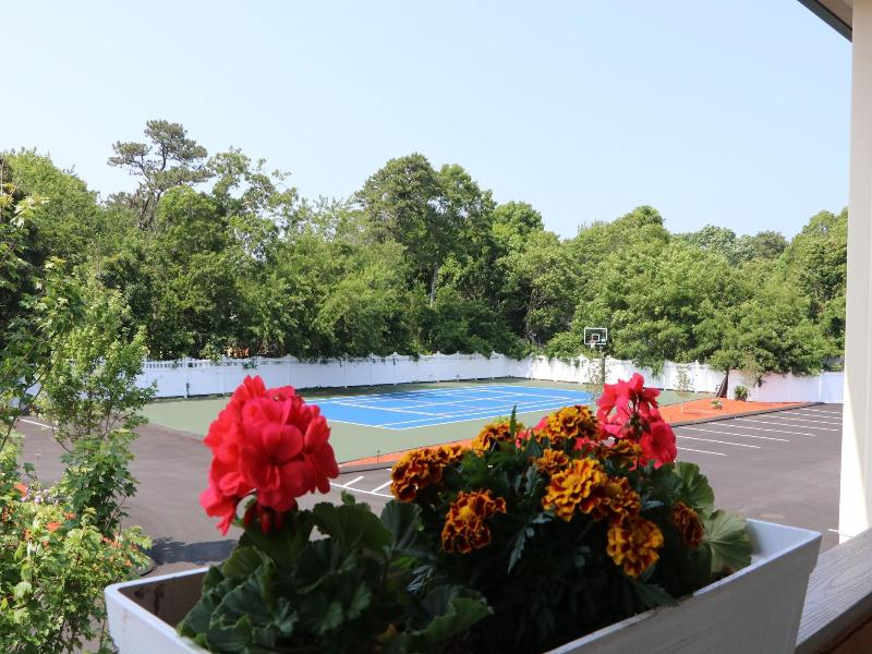 Howard Johnson by Wyndham West Yarmouth/Cape Cod image
