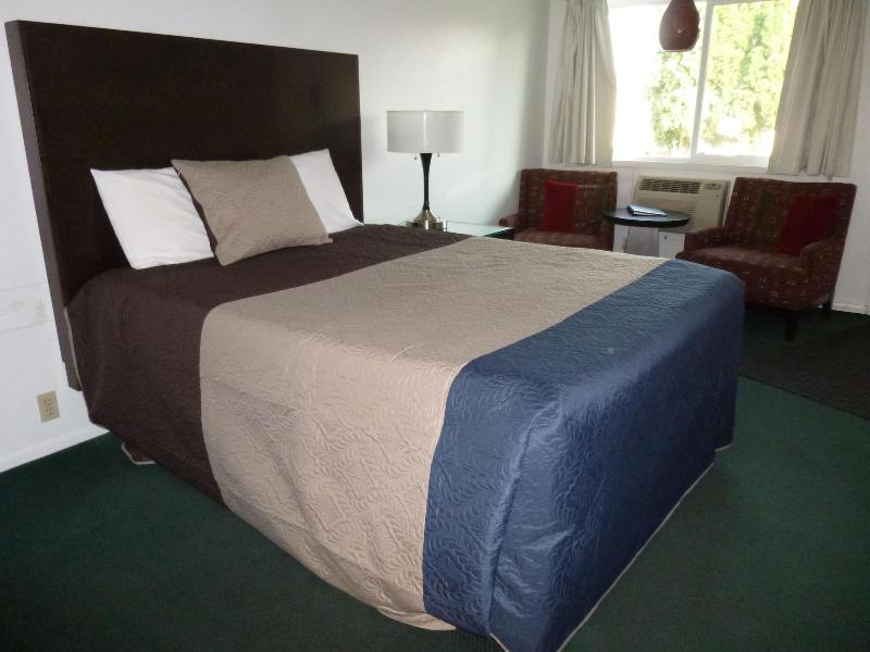 Cougar Land Motel image