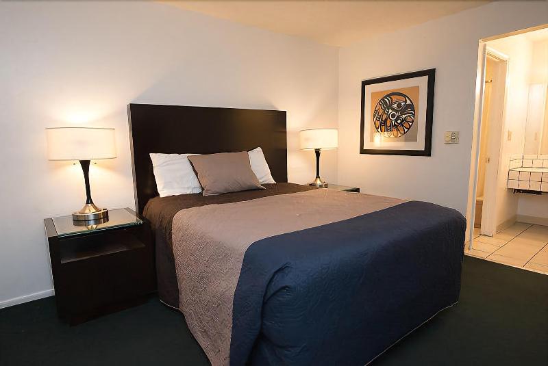 Cougar Land Motel image