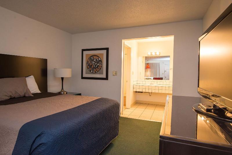 Cougar Land Motel image