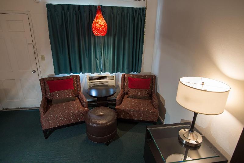 Cougar Land Motel image