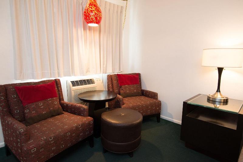 Cougar Land Motel image