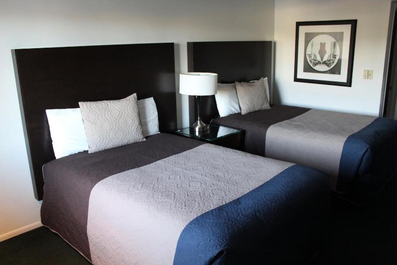 Cougar Land Motel image