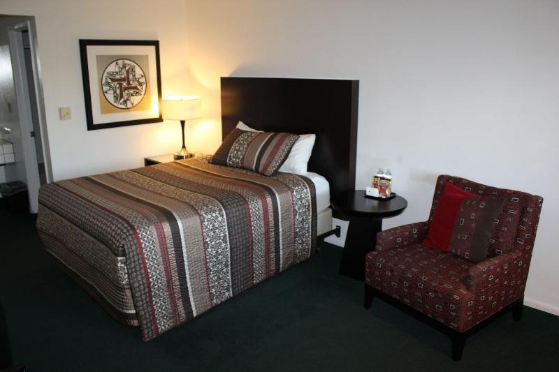 Cougar Land Motel image