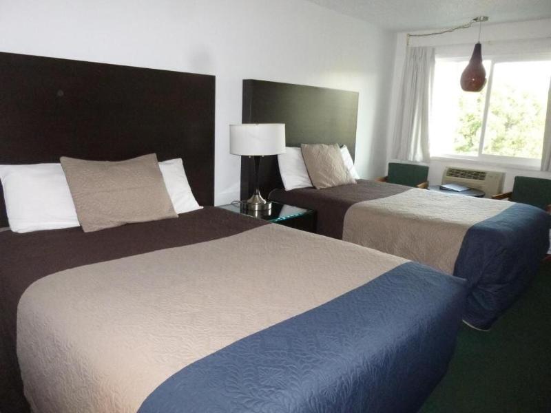 Cougar Land Motel image