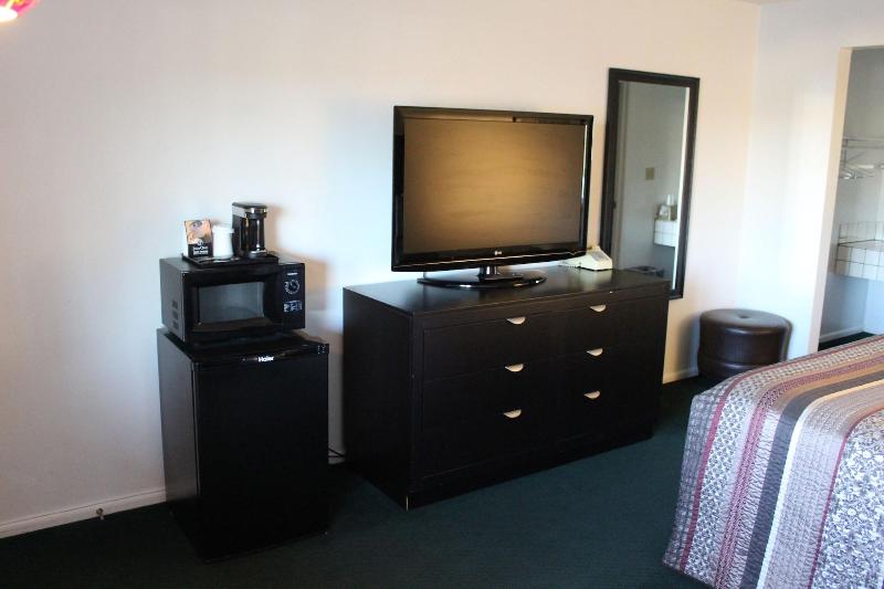 Cougar Land Motel image