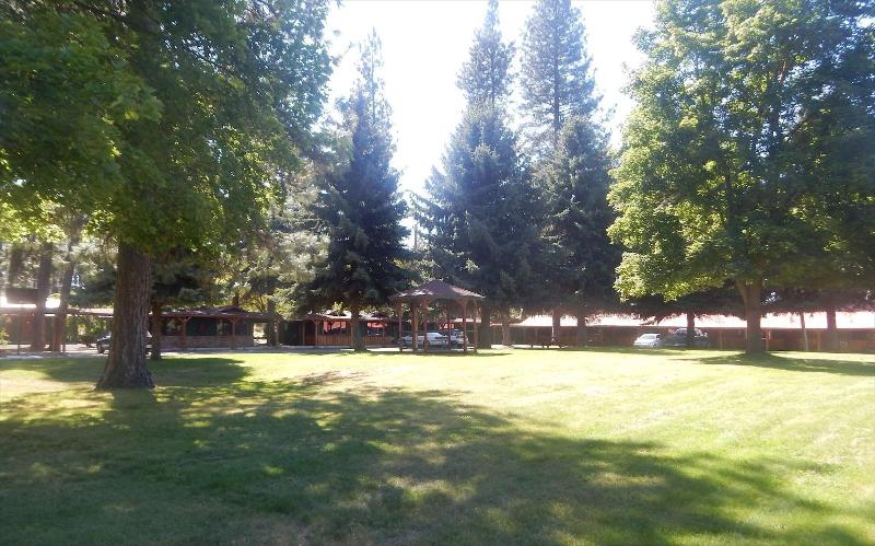 Cedar Village Motel — photo 3