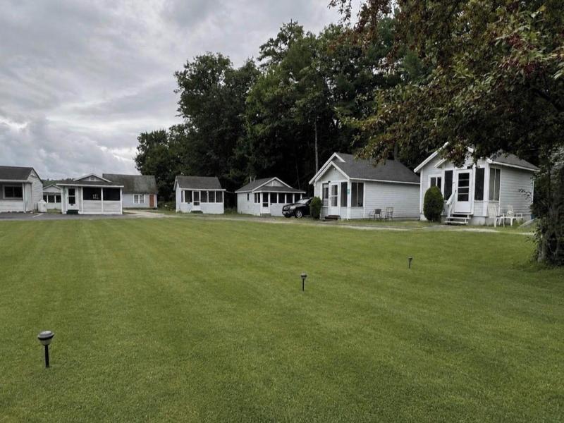 Pilgrim Inn & Cottages
