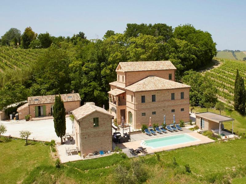La Vita Nuova — general view