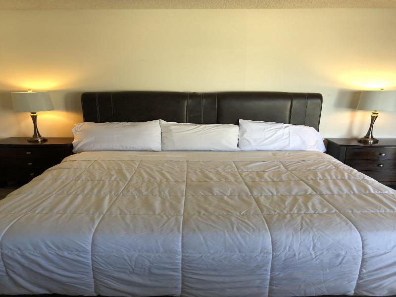 Kings Lodge Motel image
