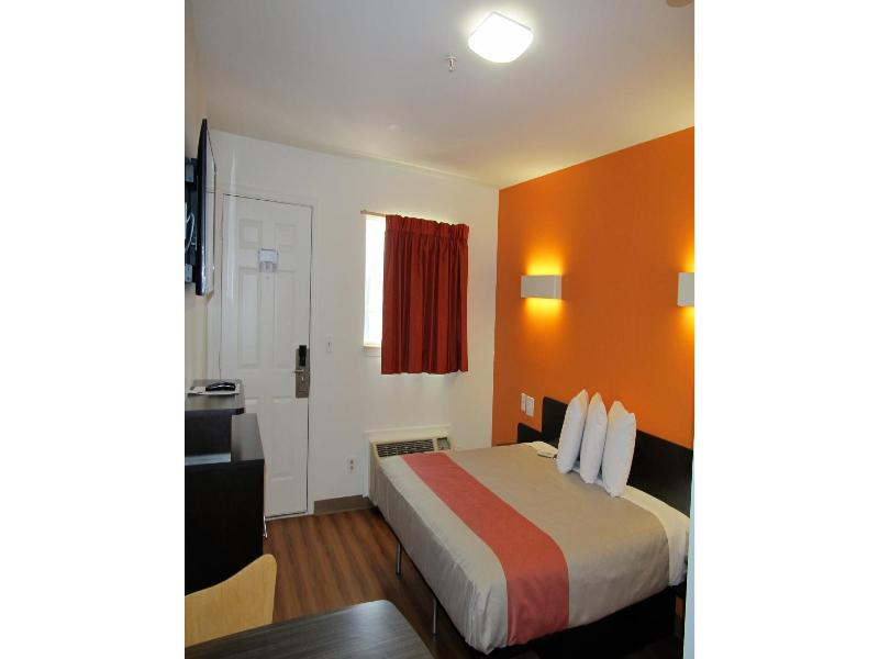 DOUBLE QUEEN BED NON SMOKING — photo 4
