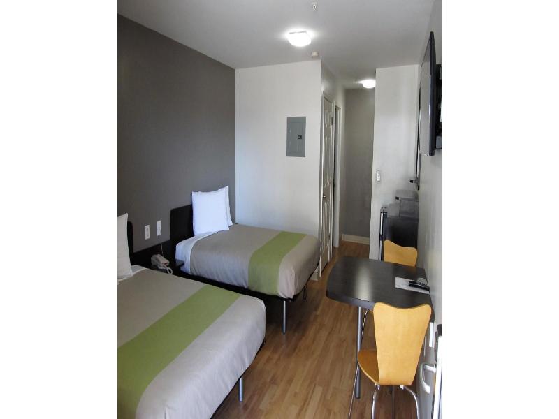 QUADRUPLE TWO DOUBLE BEDS NON SMOKING — photo 7