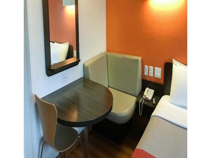 Room Accessible-Queen Size Bed — photo 10
