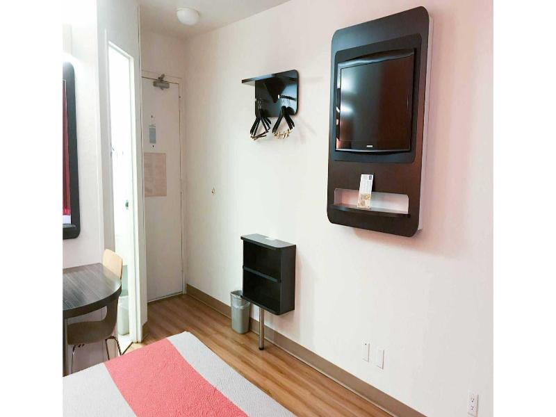 Room Accessible-Queen Size Bed — photo 4